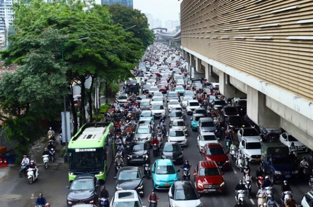 Hà Nội đề xuất mốc thời gian chuyển toàn bộ taxi, xe công nghệ sang xe điện